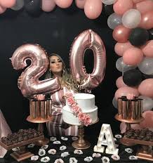 Con más de 5.000 productos en catálogo, la decoración para cumpleaños es una de las categorías más completas, variadas e irresistiblemente divertidas. Fiesta De 20 Anos Mujer Ideas Para Decorar Con Tematicas Modernas