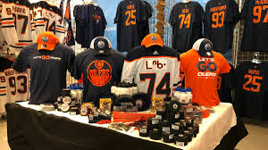 This is significant and people everywhere will be reminded when they see the syllabics on ethan's jersey to have courage, be confident and be brave. bear honours his cree roots with a special jersey tonight. X Edmonton Oilers On Twitter Oilers Playoff Apparel Ethan Bear Cree Syllabics Jerseys Are Now Available At Our Store In Kingswaymall 9 30am 6pm As Well As Our Brand New Pop Up Shop