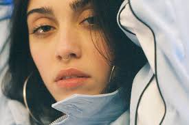 Get the latest lourdes leon news, articles, videos and photos on page six. Im 90s Stil Lourdes Leon Ist Das Gesicht Von Mademe X X Girl Lourdes Leon Tochter Gesicht