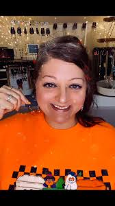 EVERYBODY needs these earrings!!! Happy Tuesday friends!! 🥰🧡🎃✨