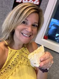 Lunch today is the new Dunkin' Chicken & Roasted Pepper Wrap! This wrap has  chicken, roasted peppers and cheese, all rolled up in a lavash-style wrap.  #ad