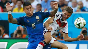 The various codes of football share certain common elements and can be grouped into two main classes of football: Fotbal Aktualne Cz