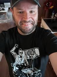 Tonight's stage wear! Yall like my new George Jones t-shirt? 😁 #georgejones