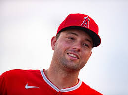 Henry Caban's Instagram, Twitter & Facebook