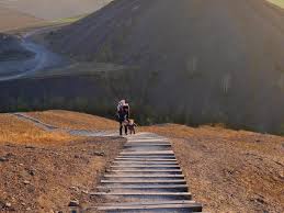 Check spelling or type a new query. Escalader Une Montagne Noire Site Officiel Comite Regional Tourisme Hauts De France