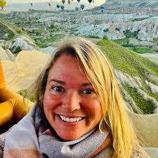 Liv and I spent the day in Duernstein. We had the entire village to  ourselves, so we felt free to be the village idiots and make funny videos.  😂 We visited the