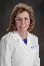 Leslie Phelps's Instagram, Twitter & Facebook