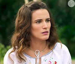 Foto: Maria (Bianca Bin) garante que vai cuidar de Severo (Tarcísio Filho)  e o instala num apartamento novo, na novela 'Êta Mundo Bom!'