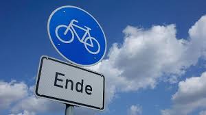 Schutzstreifen Und Radweg Was Ist Der Unterschied Radweg Autos Und Fahrer