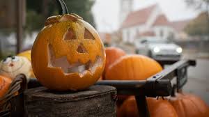 Die webseite der band ist nicht zuverlässig genug für solche behauptungen. Halloween In Corona Zeiten Was Ist Moglich Was Nicht Br24