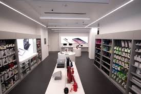 Premium lifestyle and fashion india pvt ltd,: Apple Premium Reseller Aptronix S Flagship Store Opens In Mumbai Pricebaba Com Daily