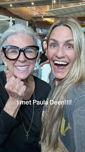 My idol of 20 years. Met her randomly in the airport. Dreams come true.  #pauladeen