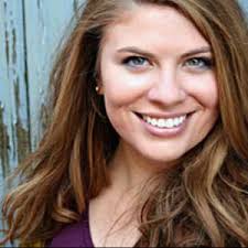 Amanda Roeder's Instagram, Twitter & Facebook