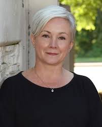 About Us — AuroraTitle