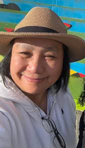 Meeting up with local lesbian tour guides in Boracay