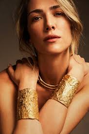 Julia Munoz's Instagram, Twitter & Facebook