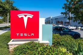 TSLA 2026 Crash Alert: Why Analysts Are Sounding the Alarm on Tesla Stock
