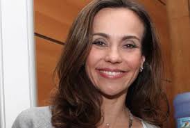 Após dar à luz, Flavia Monteiro volta ao trabalho