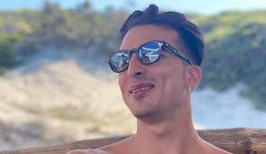 Dopo la scelta di samantha curcio è avvenuta, a sorpresa, anche. Roberto Di Uomini E Donne Chi E Eta Laurea Cognome Instagram Tutto Sul Corteggiatore Di Samantha Curcio