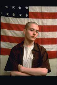 Rechts bei dem bild mit . American History X 1998 Imdb