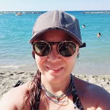 BOMBERO DE ÉXITO]👩🏻‍⚕️😁👩🏻‍🚒🚒🚨 Nos sentimos orgullosos de anunciar  que la Seccionario CBP Andrea Doig obtuvo su título como Cirujano Dentista  de la Universidad Peruana Cayetano Heredia. 👩🏻‍🚒Andrea además de lograr  sus metas