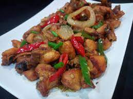 Penggunaan lengkuas atau laos sangat berperan penting terhadap resep ayam goreng lengkuas yang akan dibuat. Daddy Is The Chef Ayam Goreng Halia