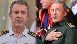 Eski cumhurbaşkanı abdullah gül ile okul arkadaşı olan hulusi akar, 15 temmuz darbe girişimi en zorlu süreçte tsk'nın başındaki isimdi. Hulusi Akar In Basina Silah Dayayip Bogazini Kemerle Sikmislar Onedio Com