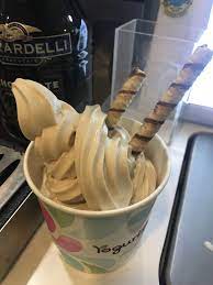 Sumatra Coffee Froyo W Chocolate Wafer Roll Cookies From Yogurtland Food Hunter Chocolate Wafers Roll Cookies
