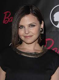Ginnifer Goodwin Bob Haircut Sleek And Straight Medium Bob Hairstyle For Round Faces Bob Haircut For Round Face Medium Hair Styles Round Face Haircuts