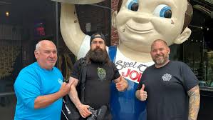 YouTuber Beard Meats Food accepts challenge at Giuseppe's, Crustini's