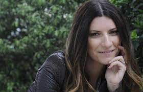 Navigand in continuare, iti exprimi acordul pentru folosirea acestora. Laura Pausini Harshly Criticized The Tributes To Diego Maradona And Described It As Not Very Appreciable