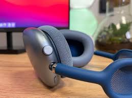 The airpods pro can't match the airpods max when it comes to shutting out distractions. Apple Liefert Neue Firmware Fur Die Airpods Max Aus Appgefahren De
