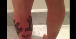 El segundo tatuaje de messi es en el gemelo, lleva tatuada las palmas y el nombre de su hijo thiago. Leo Messi Se Tatua El Nombre Y Las Manos De Su Hijo Thiago Ecodiario Es