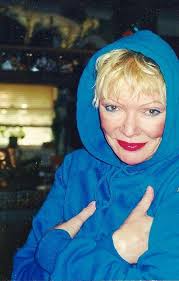 That voice rips straight through me. She could remove people's socks with a  voice like that. 🧦