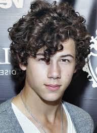 Curly hair can be difficult to style at times, and especially for guys who don't necessarily want to spend a lot of time on their hair. 15 Male Hairstyles For Semi Curly Hair Try These Trends Medium Length Hair Men Curly Hair Men Curly Hair Styles