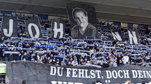 Der sv darmstadt 98 ist der bekannteste sportverein der stadt darmstadt und spielt mit seiner 1. Darmstadt 98 Gedenken Zum Dritten Todestag Von Johnny Heimes