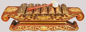 Kendang kendhang, atau gendang adalah instrumen dalam gamelan jawa tengah yang salah satu fungsi utamanya mengatur irama. 10 Alat Musik Jawa Dan Cara Memainkannya Gambar Lengkap
