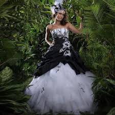 Nel 2019 gli abiti da sposa sono in tonalità pastello delicate e multicolor! Abiti Da Sposa Anni 50 Colorati 3acf1f