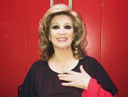 Iva zanicchi (ligonchio, 18 gennaio 1940) è una cantante, conduttrice televisiva, attrice ed ex politica italiana. Iva Zanicchi Chi E Eta Altezza Vita Privata E Instagram