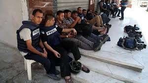 Guerra Israel - Hamás: mueren la esposa, dos hijos y el nieto del periodista jefe de la cadena Al Jazeera en Gaza en un bombardeo - BBC News Mundo