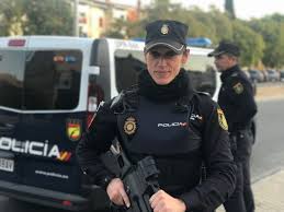 La policía nacional detiene en antequera a un joven de 21 como presunto autor de las puñaladas que quitaron la vida a un hombre. 40 Anos De La Mujer En La Policia Nacional La Igualdad Avanza