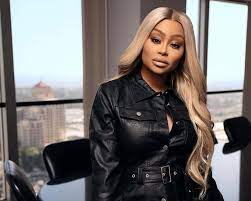 Black hair weave styles give women the flexibility to choose many different looks. 10 Trendiest Long Weave Hairstyles For 2021