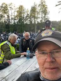 Noen seniorer på tyrigrava i dag. Litt friskere i været blitt gitt