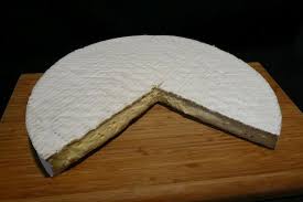 Bursting With Savory Notes Of Onions And Mushrooms Brie De Meaux Aoc Is A French Classic With A Rounder Flatter Shape Than Most Oth Cheese Brie Queso Cheese