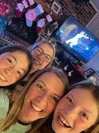 Julie Bartelson's Instagram, Twitter & Facebook