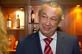 José Manuel Muriel presenta en Manzanares su libro 'Esta empresa es un  zoo', un manual de psicología empresarial