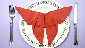 Origami, déco, table une idée déco pour noël ou en. Pliage De Serviette En Forme De Papillon Pour Noel Youtube