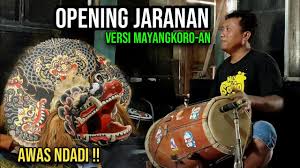 Musik pengiringnya ialah gamelan yang berupa, antara lain gendang, saron, dan gong. Download Instrumen Jaranan Ndadi Mp3 Mp4 3gp Flv Download Lagu Mp3 Gratis