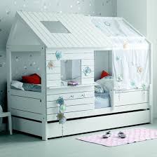 Lit cabane avec panneau latéral et cloisons pour apporter une touche de couleur et. Epingle Sur La Redoute