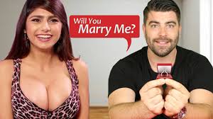 Mia khalifa is a 28 year old lebanese pornstar born on 10th february, 1993 in beirut, lebanon. Mia Khalifa Is Set To Tie The Knot With Swedish Chef Robert Sandberg Intelligent India